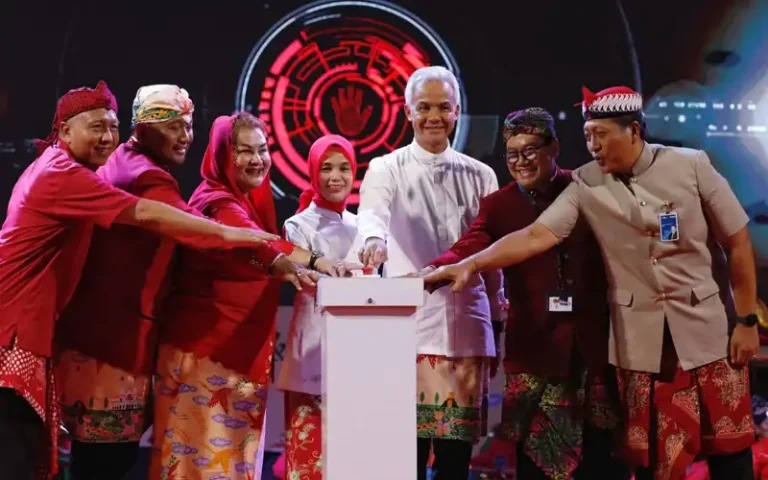 Gubernur Jawa Tengah Ganjar Pranowo berharap Kota Semarang semakin ramah untuk anak-anak dan orang tua dalam acara perayaan Hari Jadi Kota ke-476 Semarang di Balai Kota Semarang. Ganjar mengapresiasi prestasi Kota Semarang yang baru saja dinobatkan sebagai kota dengan kinerja pemerintahan terbaik di Indonesia.