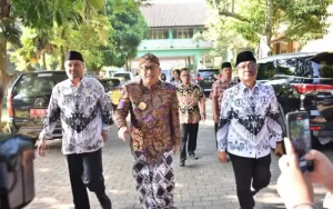 Guru yang berkualitas harus mampu menyediakan pembelajaran interaktif dan berbasis teknologi kepada para siswa. Mereka harus mampu menyajikan materi yang informatif dan memberikan terobosan bagi sekolah mereka. Pernyataan ini disampaikan oleh Penjabat Wali Kota Salatiga, Sinoeng N Rachmadi, saat membuka Digital School Bootcamp Transformasi Inovasi Pembelajaran Berbasis Teknologi Informasi