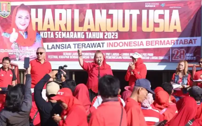 Pemerintah Kota Semarang mengadakan berbagai kegiatan dalam rangka memperingati Hari Lanjut Usia Nasional (HLUN) ke-27 di GOR Tri Lomba Juang pada Minggu (28/5/2023). Acara tersebut meliputi berbagai kegiatan seperti senam bersama, lomba mewarnai, lomba kudapan berbahan dasar tahu, serta pemeriksaan kesehatan untuk lansia dan difabel.