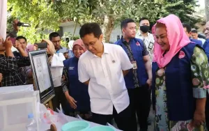 Menteri Kesehatan RI, Budi Gunadi Sadikin, memuji gerak cepat Wali Kota Semarang dalam mengimplementasikan strategi bioteknologi dan vaksinasi. KotaSemarang, dipilih sebagai pilot project Kementerian Kesehatan dalam penanganan DBD. Selamatkan kesehatan masyarakat dengan upaya pemerintah Kota Semarang dalam mengurangi kasus DBD.