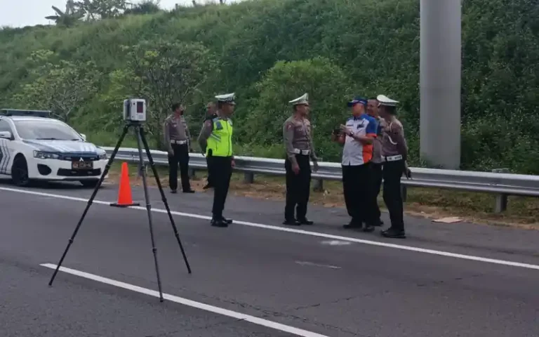 Kasus kecelakaan yang menimpa selebgram Angela Lee pada hari Jumat, tanggal 26 Mei 2023 pukul 19.00 WIB di Jalan Tol KM 453.400 Salatiga, jalur A Kelurahan Kauman Kidul Sidorejo, Kota Salatiga, masih dalam proses penyelidikan hingga Selasa, 30 Mei 2023.