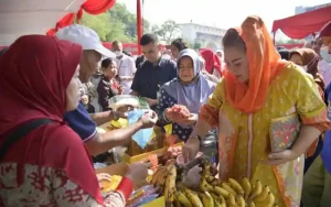 Program Garang Asem atau Gerakan Sayang Pangan Kota Semarang merupakan inisiatif inovatif yang dicanangkan Pemerintah Kota Semarang untuk menjaga ketahanan pangan merupakan kelanjutan dari keberhasilan program 'Pak Rahman' atau program Pangan Rakyat Murah dan Aman. Tujuan utama dari Gerakan Garang Asem adalah mengendalikan sampah makanan dan mengurangi pemborosan sumber daya.