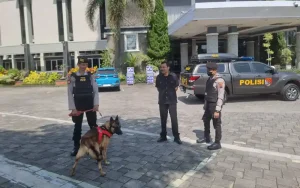 Dalam upaya memberikan perlindungan, pengayoman, dan pelayanan kepada masyarakat, sebanyak 119 personil dari Polres Salatiga ditugaskan untuk melaksanakan pengamanan di 85 gereja yang mengadakan ibadah dalam rangka memperingati Kenaikan Isa Al Masih. Pada tanggal 18 Mei 2023, personil Polres Salatiga dan Jajaran Polsek bekerja sama untuk memastikan keamanan dan kenyamanan warga Kota Salatiga yang menghadiri ibadah tersebut.