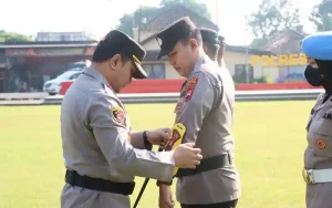 Polres Salatiga meluncurkan Polisi RW di Lapangan Bhayangkara Polres Salatiga pada hari Senin (29/5/2023). Keberadaan Polisi RW bertujuan untuk mempermudah memberikan perlindungan dan pelayanan kepada masyarakat. Polisi RW ditempatkan di wilayah Polres Salatiga yang mencakup 4 kecamatan, 23 kelurahan, dan 210 RW.