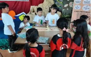 Siswa SD Lab Salatiga Kampanye Hidup Sehat Lewat Drama Magic Door