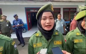 Sosok Rena Yulianti, Linmas Cantik yang Sudah Mengabdi Sejak Usia 17 Tahun