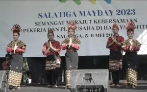 Universitas Kristen Satya Wacana (UKSW) turut ambil bagian dalam kegiatan Salatiga May Day 2023 yang diselenggarakan oleh Pemerintah Kota Salatiga dengan menampilkan tarian dari tiga komunitas etnis, yaitu Persatuan Warga Sumba di Salatiga (PERWASUS), Keluarga Besar Bali Salatiga (KBBS), dan Komunitas Mahasiswa Perantauan Lampung (K'MPLANG) pada Jumat (05/05/2023) pagi.