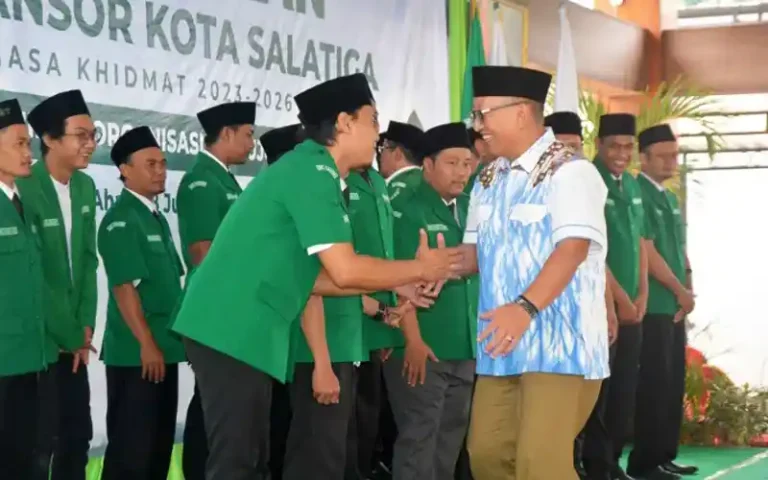GP Ansor Kota Salatiga Diharapkan Berkolaborasi dengan Pemerintah untuk Kontribusi kepada Masyarakat. Penjabat Wali Kota Sinoeng N Rachmadi menegaskan hal tersebut pada acara Pelantikan PC ANSOR Kota Salatiga masa Khidmat 2023-2026 di Pendopo Pakuwon pada hari Minggu, 18 Juni 2023.