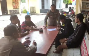 Dua pelajar dari SMK diamankan polisi setelah dugaan akan terlibat tawuran di Bawen. Kejadian ini terjadi pada tanggal 1 Juni 2023 sekitar pukul 22.30 WIB. Pelaku ditangkap di dekat Pasar Hewan Ambarawa setelah petugas dan warga berhasil mengamankan mereka. Salah satu pelajar merupakan warga Ambarawa dan siswa SMK di Bawen, sedangkan yang lain merupakan alumni SMK swasta di Salatiga.