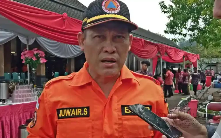 Badan Penanggulangan Bencana Daerah (BPBD) Kabupaten Semarang menghadapi tantangan kekeringan pada musim kemarau tahun 2023. Permintaan dropping air bersih meningkat karena sumber air untuk keperluan sehari-hari mengalami kekeringan. BPBD Kabupaten Semarang telah memberikan bantuan dropping air ke wilayah Kecamatan Bringin dan siap menyediakan bantuan lebih lanjut.