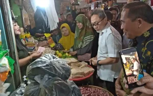 Tukang Pijat Ini Senang Dapat Duit dari Mendag Zulkifli Hasan Buat Nempur Beras