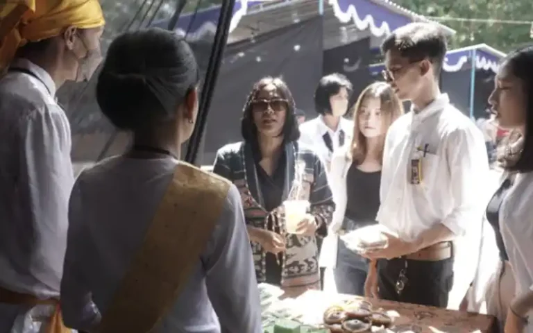 Pada acara Culture Acoustics Food Fest yang diadakan dalam Indonesian International Culture Festival (IICF) 2023, puluhan stand pancaragam khas etnis dari Sabang hingga Merauke berjejer. Acara ini memberikan pengunjung kesempatan untuk menjelajahi Indonesia melalui makanan, pakaian adat, dan pernak-pernik etnis yang ditampilkan di setiap stand. Sebanyak 22 etnis yang ada di Universitas Kristen Satya Wacana (UKSW) hadir untuk memperkenalkan makanan khas daerah mereka. Selain itu, acara Culture Acoustics Food Fest juga diikuti oleh perwakilan dari Filipina.