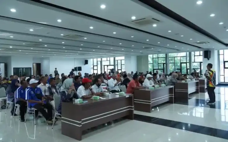 Pemerintah Kota Salatiga melalui Dinas Perhubungan mengadakan kegiatan sosialisasi Rencana Umum Jaringan Trayek Perkotaan dalam satu daerah kabupaten/kota pada tahun 2023. Kegiatan ini diadakan sebagai langkah antisipasi untuk mengatasi berbagai permasalahan yang dihadapi oleh angkutan umum di Kota Salatiga.