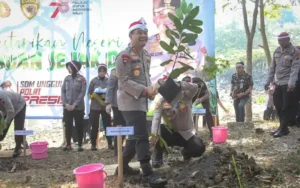 Kapolda-Jateng-Memimpin-Penanaman-Pohon-di-Waduk-Jatibarang-untuk-Lingkungan-Lebih-Baik