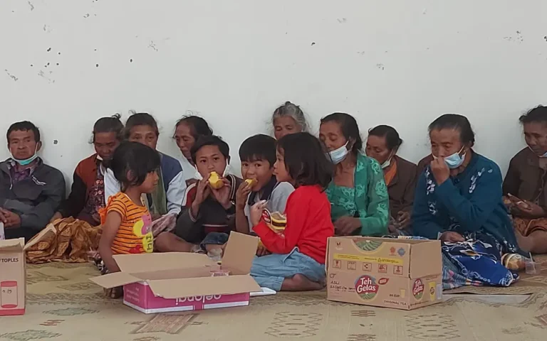 Kebakaran di Taman Nasional Gunung Merbabu (TNGMb) semakin terkendali setelah hujan deras pada malam Minggu. Sejumlah pengungsi yang sebelumnya dievakuasi telah kembali ke rumah masing-masing, sementara pihak berwenang tetap memantau potensi munculnya bara api baru di sekitar area terdampak.