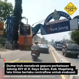 Terjadi kecelakaan lokasi di ruas jalan raya Salam, Kab. Magelang, dilaporkan dump truk menabrak gapura perbatasan Jateng-DIY. Tepatnya di daerah Gremeng, Salam. Posisi truk menabrak gardu arah ke Jogja, sementara lalu lintas diberlakukan contra flow oleh petugas polisi dan Dishub di lokasi. Terjadi antrean kendaraan cukup panjang yang ke arah Jogja, info Kawan Rasika yang melintas sudah mencapai hampir 2km. Korban supir truk diinfokan luka ringan.