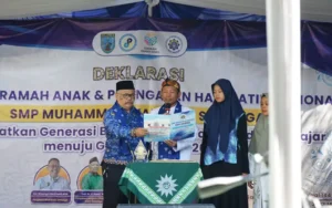 Momentum Hari Batik Nasional, SMP Muhammadiyah Plus Salatiga Deklarasikan Jadi Sekolah Ramah Anak