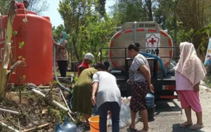 Pendistribusian Rutin Air Bersih di Wilayah Terdampak Kekeringan oleh Pemerintah Kota Semarang