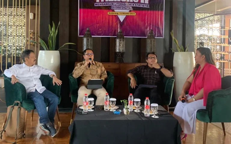 Peran data statistik sangatlah luas yang mencakup semua bidang kehidupan manusia, mulai dari pembangunan, ekonomi, kesehatan, hingga analisis perilaku manusia.