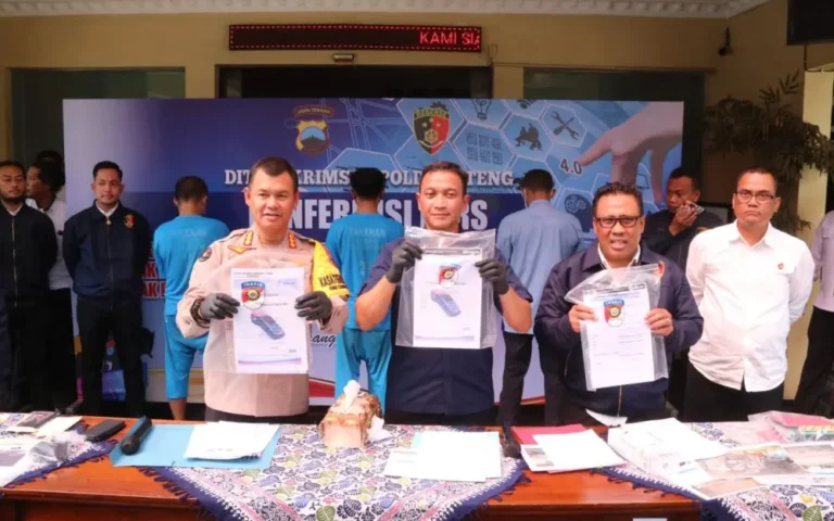 Ditreskrimsus Polda Jateng mengungkap kasus serius penyalahgunaan data nasabah yang melibatkan mantan karyawan bank di Kota Semarang. Dengan keempat tersangka ditetapkan, penyalahgunaan ini telah menimbulkan kekhawatiran masyarakat.