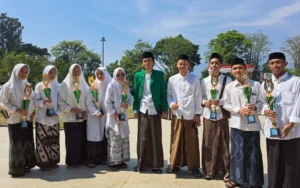 Peringatan Hari Santri Nasional di Kota Salatiga mencatat momen bersejarah saat Pondok Pesantren Tarbiyatul Islam Al Falah memperoleh berbagai penghargaan di acara tersebut. Dalam tema 'Jihad Santri Jayakan Negeri', santri dan pondok pesantren menunjukkan prestasi gemilang di berbagai lomba, memberikan inspirasi bagi dunia pendidikan.