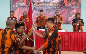 Musyawarah Cabang ke-V Ormas Majelis Pimpinan Cabang Pemuda Pancasila (MPC PP) Kabupaten Semarang menghasilkan pemilihan Ketua MPC PP Kabupaten Semarang yang baru. Ali Imron, yang dikenal sebagai Ipung, terpilih secara aklamasi untuk memimpin MPC PP Kabupaten Semarang dalam periode 2023-2027. Dalam acara yang dihadiri oleh 16 unsur peserta, Sekretaris MPW PP Jateng, Windu Wicakso, memberikan sambutan yang diikuti oleh sambutan dari Ketua terpilih, Ipung.