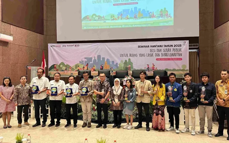 Pemerintah Kota Semarang menorehkan prestasi gemilang di bidang tata ruang dan wilayah. Raihan penghargaan terbaru ini mengukuhkan komitmen Kota Semarang dalam menghadirkan lingkungan yang nyaman, produktif, dan berkelanjutan.