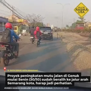 Kegiatan proyek peningkatan kualitas jalan di pantura Semarang tepatnya di Genuk, mulai hari Senin, (30/10/2023) sudah mulai beralih ke jalur arah Semarang kota. Untuk arah timur/Demak sudah bisa dilewati kedua lajurnya. Pagi ini antrean cukup panjang sejak jam 7 pagi.