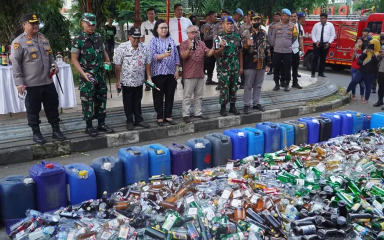 Operasi Lilin Candi 2023 sebagai langkah awal dalam menjaga keamanan perayaan Natal 2023 dan Tahun Baru 2024 telah dimulai pada Jumat (22/12/2023) di Alun-alun Bung Karno Kalirejo, Kecamatan Ungaran Timur, Kabupaten Semarang. Bupati Semarang Ngesti Nugraha, Kapolres Semarang AKBP Achmad Oka Mahendra, dan Dandim 0714/Salatiga Letkol Inf. Ade Pribadi Siregar memimpin apel gelar pasukan sebagai tanda dimulainya operasi yang berlangsung dari 22 Desember 2023 hingga 2 Januari 2024.