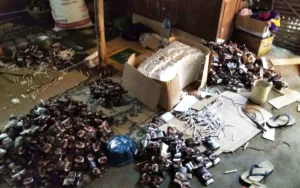 Kantor Pengawasan dan Pelayanan Bea Cukai (KPPBC) Tipe Madya Kudus, Jawa Tengah, berhasil membongkar peredaran rokok ilegal dengan menyita sebanyak 275.600 batang rokok dari dua bangunan rumah warga di Kabupaten Jepara. Lokasi penimbunan rokok ilegal terungkap berada di Desa Bakalan, Kecamatan Kalinyamatan, Kabupaten Jepara Berdasarkan informasi yang diterima, tim KPPBC Kudus melakukan pengecekan dan berhasil mengamankan barang bukti pada Jumat (15/12).