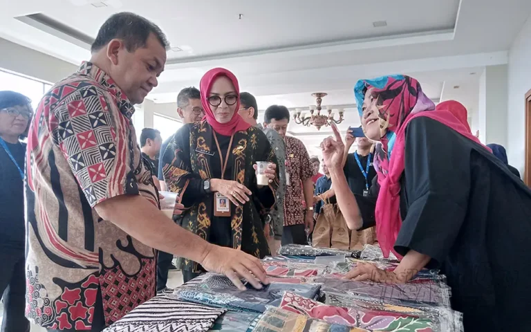 Gedongsongo Travelfest 2023 berhasil menyedot perhatian lebih dari 300 seller dan 80 buyer dari Jawa dan Bali, melibatkan berbagai sektor seperti Daya Tarik Wisata (DTW), akomodasi, perbankan, transportasi, restoran, instansi pemerintah/swasta, event dan wedding organizer, serta biro perjalanan wisata. Dengan tema 'Exploring Harmony Tourism 2023', kegiatan ini bukan hanya pameran pariwisata, tetapi juga platform promosi yang menawarkan paket wisata, tiket pesawat, daya tarik wisata, desa wisata, hotel, resto, hingga oleh-oleh.