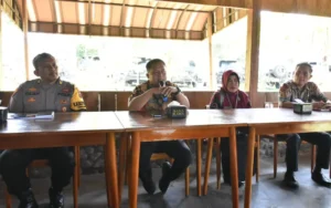 Penjabat Wali Kota Salatiga, Yasip Khasani SIP MM, dengan tegas menyatakan bahwa ia tidak akan maju dalam Pemilihan Kepala Daerah (Pilkada) Kota Salatiga 2024. Pernyataan ini disampaikan saat jumpa pers di Resto Banarawa, Rabu (20/12/2023). Yasip menegaskan bahwa fokusnya adalah melaksanakan tugas dan perintah dari Penjabat Gubernur Jawa Tengah untuk bersama-sama membangun Kota Salatiga, dan tidak ada niatan untuk maju dalam Pilkada Salatiga 2024.