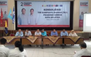 Ketua Tim Kampanye Daerah (TKD) Kota Salatiga, Yuliyanto, secara resmi mengumumkan bahwa sekitar 45.000 pendukung Calon Presiden (Capres) dan Calon Wakil Presiden (Cawapres) Prabowo-Gibran di Kota Salatiga telah berhasil dikonsolidasikan. Pernyataan tersebut disampaikan saat membuka acara Konsolidasi Tim Kampanye Daerah (TKD) Indonesia Maju Capres dan Cawapres Prabowo-Gibran di Gedung Widya Graha, Jalan Soekarno-Hatta, Salatiga. Y