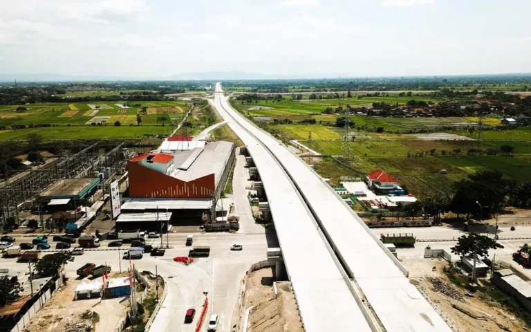 PT Jasamarga Jogja Solo (JMJ), anak usaha PT Jasa Marga (Persero) Tbk yang mengelola Jalan Tol Solo-Yogyakarta-YIA Kulonprogo (Jogja-Solo), mengoperasikan jalur fungsional jalan tol ini mulai dari Kartasura s.d Karanganom sepanjang 13 KM yang dimulai hari ini.
