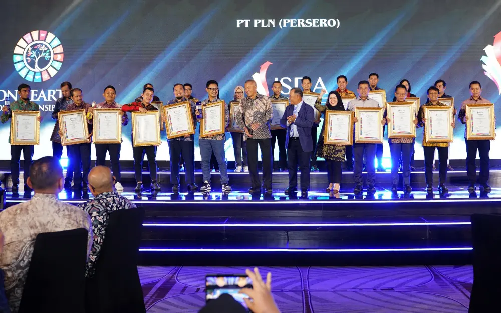 Perusahaan Listrik Negara (PLN) meraih penghargaan prestisius dalam Indonesia CSR Award (ICA) dan Indonesia Sustainable Development Award (ISDA) 2023. Dalam acara tersebut, dua mitra binaan program Tanggung Jawab Sosial Lingkungan (TJSL) PLN Unit Induk Distribusi Jawa Tengah dan D.I. Yogyakarta mendapatkan Gold Category Award.