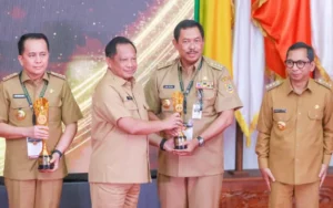 Pemerintah Provinsi Jawa Tengah mendapatkan penghargaan Innovative Government Award 2023 dari Kementerian Dalam Negeri (Kemendagri), menegaskan prestasinya sebagai provinsi yang sangat inovatif. Menteri Dalam Negeri, Tito Karnavian, secara langsung menyerahkan penghargaan kepada Penjabat Gubernur Jawa Tengah, Nana Sudjana, dalam acara di Sasana Bhakti Praja Jakarta pada Selasa (12/12/2023).