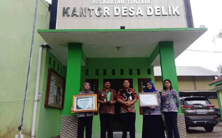 Desa Delik, Kecamatan Tuntang, Kabupaten Semarang, meraih penghargaan sebagai salah satu dari 10 Desa Cinta Statistik (Cantik) terbaik se-Indonesia tahun 2023. Penghargaan diberikan oleh Badan Pusat Statistik (BPS) RI dalam acara "Award Desa Cantik, Desa Cinta Statistik" di Hotel Ritz Carlton Jakarta pada Senin, 4 Desember 2023.