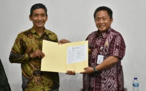 Yasip Khasani dan keluarganya akan turut serta dalam pelaksanaan Pemilu pada 14 Februari 2024 mendatang di Kota Salatiga. Informasi ini terungkap saat KPU Kota Salatiga menyerahkan surat pemberitahuan Daftar Pemilih Tambahan (DPTb) Pemilu Tahun 2024 kepada Penjabat (Pj) Wali Kota Salatiga di Ruang Kerja Wali Kota Salatiga pada Selasa (16/1/2024).