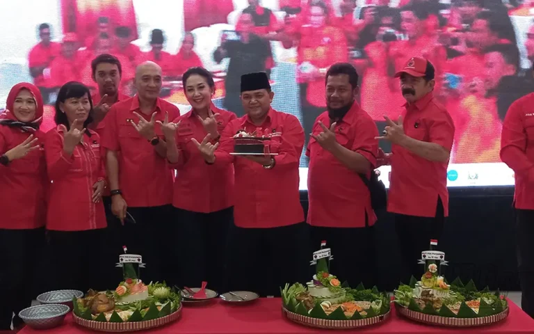 Dewan Pimpinan Cabang (DPC) Partai Demokrasi Indonesia Perjuangan (PDIP) Kabupaten Semarang optimis meraih kemenangan pada Pemilu Presiden dan Wakil Presiden (PPWP) 2024 dengan pasangan calon Ganjar Pranowo-Mahfud MD. Target perolehan suara sebesar 65 persen telah ditetapkan, dengan harapan memenangkan putaran pertama.