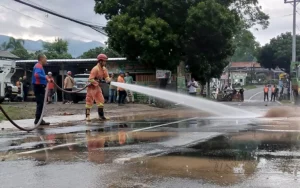 Diterjang Banjir, Tiang Listrik di Desa Duren Bandungan Roboh, Puluhan Gardu Listrik Padam