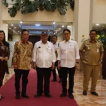 Presiden Joko Widodo dan Ibu Iriana menginap di Salatiga setelah melakukan serangkaian kunjungan di Jawa Tengah. Tiba di Grand Wahid Hotel pada Senin (22/1/2024) pukul 21.30, Jokowi menyempatkan diri bertemu langsung dengan warga yang berkumpul di sekitar hotel. Informasi menyebutkan bahwa Presiden memilih menginap di President Suite, kelas tertinggi di hotel dengan luas 64 m2, dan merupakan satu-satunya di Grand Wahid Hotel Salatiga.