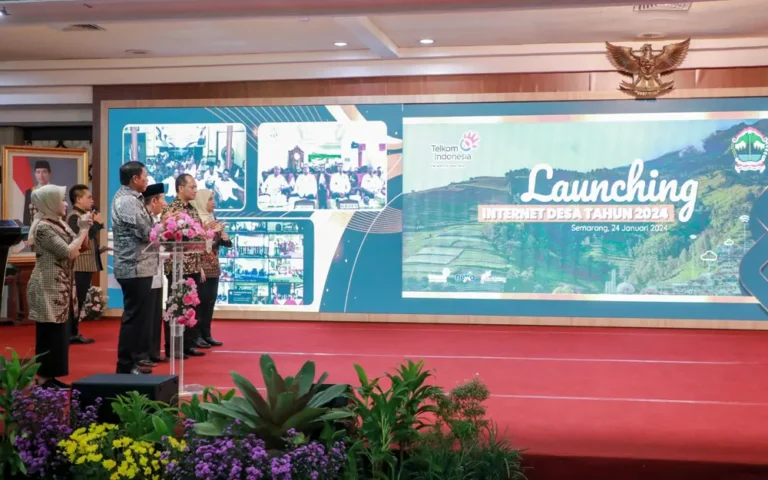 Pemerintah Provinsi Jawa Tengah meluncurkan program Internet Desa 2024 dengan dukungan dari Dinas Komunikasi dan Informatika (Diskominfo) Jateng. Program ini diresmikan oleh Penjabat Gubernur Jateng, Nana Sudjana, bersama Kepala Diskominfo Jateng, Riena Retnaningrum, perwakilan PT Telkom Regional IV Jateng-DIY Vera Febrayanti, Ketua MUI Jateng KH Ahmad Darodji, dan Kepala Dinas Kepemudaan Olahraga Pariwisata Jateng Agung Hariyadi, di Gradhika Bhakti Praja pada Rabu (24/1/2024).
