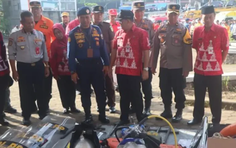 Posko terpadu lintas instansi Kabupaten Semarang di tepi jalan nasional Semarang-Solo, di sekitar exit tol Bawen, secara resmi dibuka. Posko ini melibatkan personel dari Satpol PP dan Damkar, Dishub, BPBD, Dinkes, PMI, dan Linmas Kabupaten Semarang yang berjaga selama 24 jam.