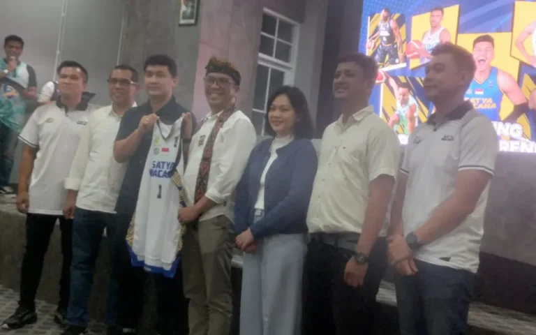 Tim IBL Satya Wacana Salatiga (SWS) mengumumkan targetnya untuk masuk ke playoff dalam kompetisi tahun ini. Presdir SWS, Prof. Yafet Yosafet Wilben Rissy, mengungkapkan target tersebut pada acara peluncuran tim dan perlengkapan di kampus UKSW.