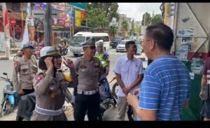 Polres Salatiga kembali menyampaikan sosialisasi dan himbauan terkait larangan penggunaan knalpot brong di Kota Salatiga. Kasatlantas AKP Suci Nugraheni menjelaskan bahwa pemilik bengkel diminta untuk tidak menjual atau melayani pemasangan knalpot brong karena dapat mengganggu kenyamanan masyarakat. Sosialisasi ini telah dilakukan sejak Selasa di beberapa bengkel, dan pada Rabu ini dilakukan di bengkel-bengkel di sepanjang jalan Sukowati.