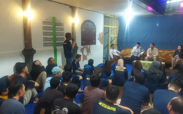 Rumah Tahanan Negara (Rutan) Klas IIB Salatiga telah menyiapkan satu Tempat Pemungutan Suara (TPS) khusus untuk melayani 163 warga binaan pemasyarakatan (WBP) yang berada di Rutan Salatiga pada 14 Februari 2024 besuk pagi. Sehubungan dengan Pemilu 2024, Warga Binaan Pemasyarakatan (WBP) Rutan Salatiga telah mengikuti sosialisasi yang diselenggarakan bersama Petugas Komisi Pemilihan Umum (KPU) Salatiga di selasar Rutan Salatiga.