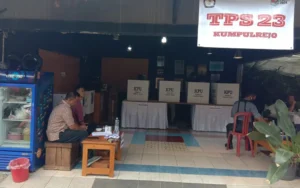 Badan Pengawas Pemilu (Bawaslu) Provinsi Jawa Tengah menegaskan bahwa Pemungutan Suara Ulang (PSU) hanya berlangsung di TPS 23 Kumpulrejo, Salatiga. Sebanyak 181 pemilih dan 3 pemilih tambahan telah datang untuk mencoblos ulang. Wahyudi Sutrisno, Komisioner Bawaslu Provinsi, menyampaikan hal ini saat meninjau pelaksanaan PSU di TPS tersebut.