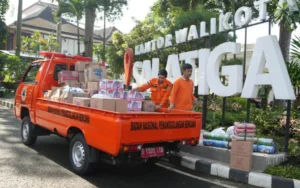 Pemerintah Kota Salatiga melalui Badan Penanggulangan Bencana Daerah (BPBD) mengirimkan bantuan kemanusiaan tahap kedua untuk korban banjir di wilayah Demak dan sekitarnya. Sekretaris Daerah (Sekda) didampingi Asisten Pemerintahan & Kesejahteraan Rakyat serta Kepala BPBD Kota Salatiga secara resmi melepas bantuan tersebut di depan Gedung Papak pada Selasa (13/2/24).