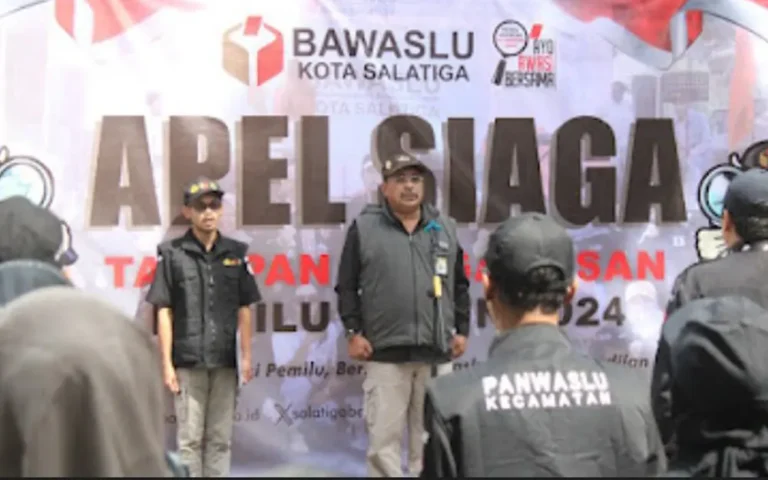 Dalam Apel Siaga Tahapan Pengawasan Pemilu 2024 di Halaman Bawaslu Kota Salatiga pada Rabu (7/2/2024) pagi, Ketua Bawaslu Kota Salatiga, Djayusman Junus, menekankan pentingnya kewaspadaan selama masa tenang, memastikan tidak ada politik uang, dan menjamin distribusi logistik tepat waktu, sasaran, dan jumlah.