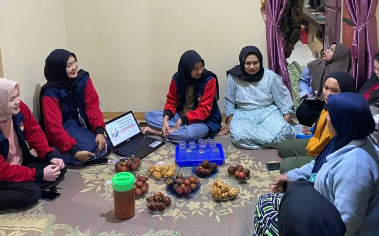 Pada tanggal 24 Februari 2024, Mahasiswa KKN Upgris Kelompok 84 menjalankan kegiatan sosialisasi dan pelatihan pemasaran dan promosi digital melalui e-commerce dan media sosial untuk UMKM Kripik Onclang Barokah di Desa Munding, Kecamatan Bergas, Kabupaten Semarang.